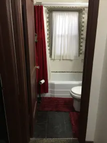 Étage principal joliment meublé avec accès privé près de la clinique Mayo à Rochester - Image 4