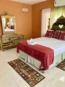 Impeccable Spacious 3 Bedroom Home Near Beach! - Image 5