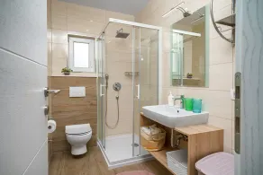 Apartment Vesna with an unforgettable view of the city and the sea - Image 2