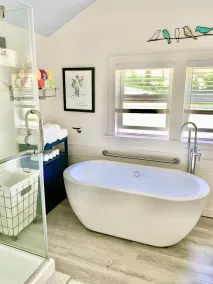Lakeview retreat with beach access. Stylish home just steps from Deep Run Beach. - Image 4