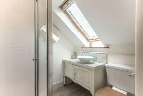 Stylish, dog friendly holiday home with a hot tub in the heart of the Cotswolds - The Stables - Image 4