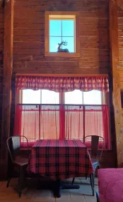 #9 - Flagpole View Cabins - Deluxe Cabin - Image 4