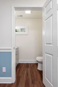 Beautiful Renovated Townhome w/parking - Image 5