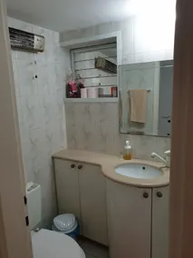 Sleeps 8-Cozy and Spacious Ground Floor, 2 apts connected. 4 bedrooms, 3 baths - Image 3