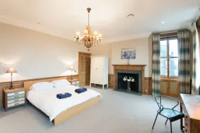 Frederick Street Apartment  -  sleeps 11 guests  in 5 bedrooms - Image 4
