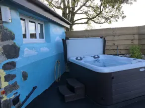 Beautifully converted dream retreat for 2 - hot tub, glorious views of Snowdon! - Image 4