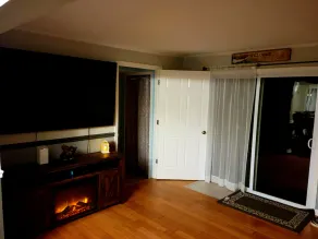 5-Bedroom Pickerel Lakefront Getaway  Sleeps 12 , Hot Tub • Game Room • Kayaks - Image 3