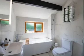 Rainbow Cottage Spacious Detached Home, Hot Tub, Sleeps 7 - Image 3