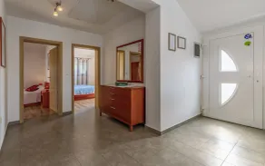 Villa Sandra 4+2 with pool, garden & terrace with barbecue & free Wi-Fi - Image 4