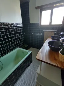 Gîte Familial Avec Jardin et Garage Clos - Image 3