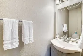 Lavish HUGE Noblesville and Carmel adjacent family home - Image 3