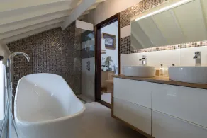 Countryside retreat with stunning views & pool - Image 3