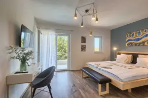 Secluded pine forest villa by the sea for up to 8 guests - Image 4