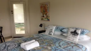 Hébergement indépendant pour couples avec vue spectaculaire sur la vallée - Image 3