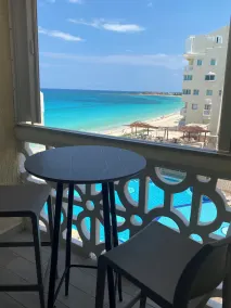 AMAZING OCEAN VIEW STUDIO WITH FRENCH BALCONY - Image 5