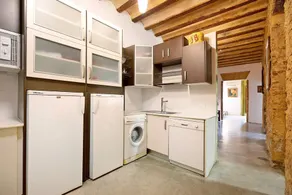 Historic and Modern Apartment with Air Conditioning and Wi-Fi - Image 2