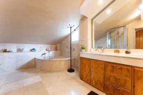 Villa Rural con Piscina Privada - Image 2