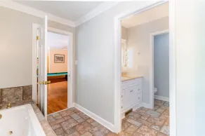 6BR Greensboro home with Pool. 3 miles from I-85 - Image 3