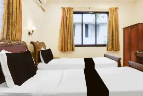 Super Deluxe Twin Room Shivajii Nagar - Image 2