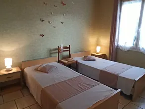 Cozy Ground-Level Cottage with Terrace, Near Thermal Baths and Marina, Sleeps 4 - Image 4