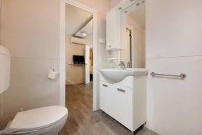 Apartment \"Casa Mobile 16 Amici di Lazise\" with Lake View, Pool & A/C - Image 4