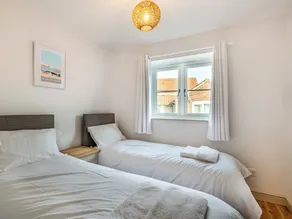 2 bedroom accommodation in Gimingham - Image 5