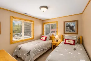 Riverwood Lodge 5 Bedroom Home by NW Comfy Cabins by RedAwning - Image 5