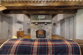 \"Timber Lodge\", Rustic 4BR Log Cabin + Guesthouse - Image 4