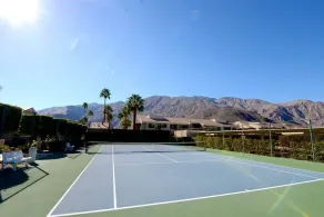 DOWNTOWN PALM SPRINGS POOLSIDE NEDRE CONDO TRIN TIL CASINO - Image 2