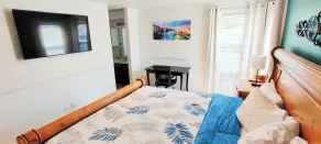 Amazing 3 Bedrooms / 2 Bathrooms home with PRIVATE HOT TUB!!! - Image 4