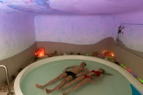 Wellness Getaway: Floating & Sea - Climate - Image 4