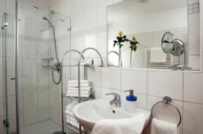 Large apartment for up to 8 people. WiFi and 1 parking space included - Image 3