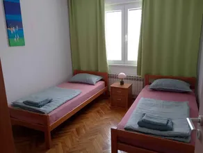 Holiday apartment with terrace and air conditioning - Image 4