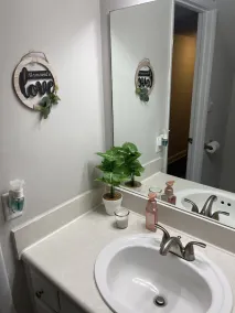 Comfortable/ Spacious Home AWAY from home Living - Image 2
