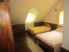 Anum Cara Guesthouse with both Mountain View and Sea View - Image 5