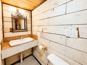 Goat Pen Hostel - Overlook - Image 3