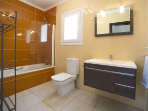 Belle maison de vacances pour 6 personnes avec WIFI, climatisation, piscine, TV et patio - Image 3