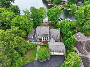 Beautiful, spacious, lakefront home large lot, firepit, hot tub, and more - Image 5