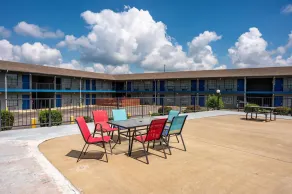American Inn & Suites Russellville - Image 3