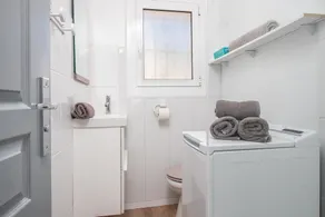 Appartement 'Bella Mar' avec vue sur la mer, terrasse privée et climatisation. - Image 2
