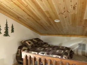 Cozy & secluded on 53 acres & driveway access to miles of ATV/snowmobile trails! - Image 5