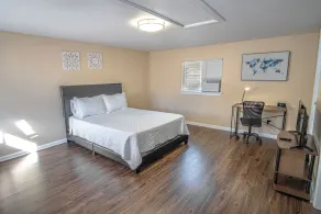 Houston St Guest house near Downtown/Military base - Image 4
