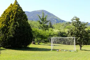 Villa Sissi y su piscina rodeada de vegetación para una relajación total. - Image 2