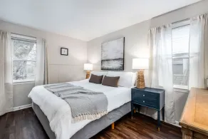 City Boho ✦ New Kitchen ✦ King Bed ✦ WFH - Image 5