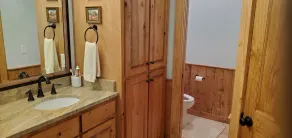 Beautiful Montana Spruce Log Home in Historic Antiques Corridor - Image 3