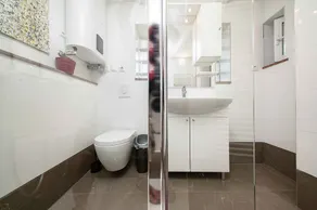Studio with shared pool - Image 4