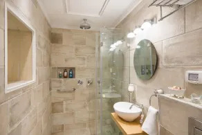 Farmers Suites VIP - Image 3