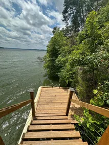 Perfect lake front cottage! Now with stairs to the water!  - Image 3