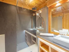 Chalet skis aux pieds avec jacuzzi et sauna - Image 5