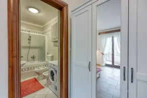 Charming apartment with balcony and pool - Image 2